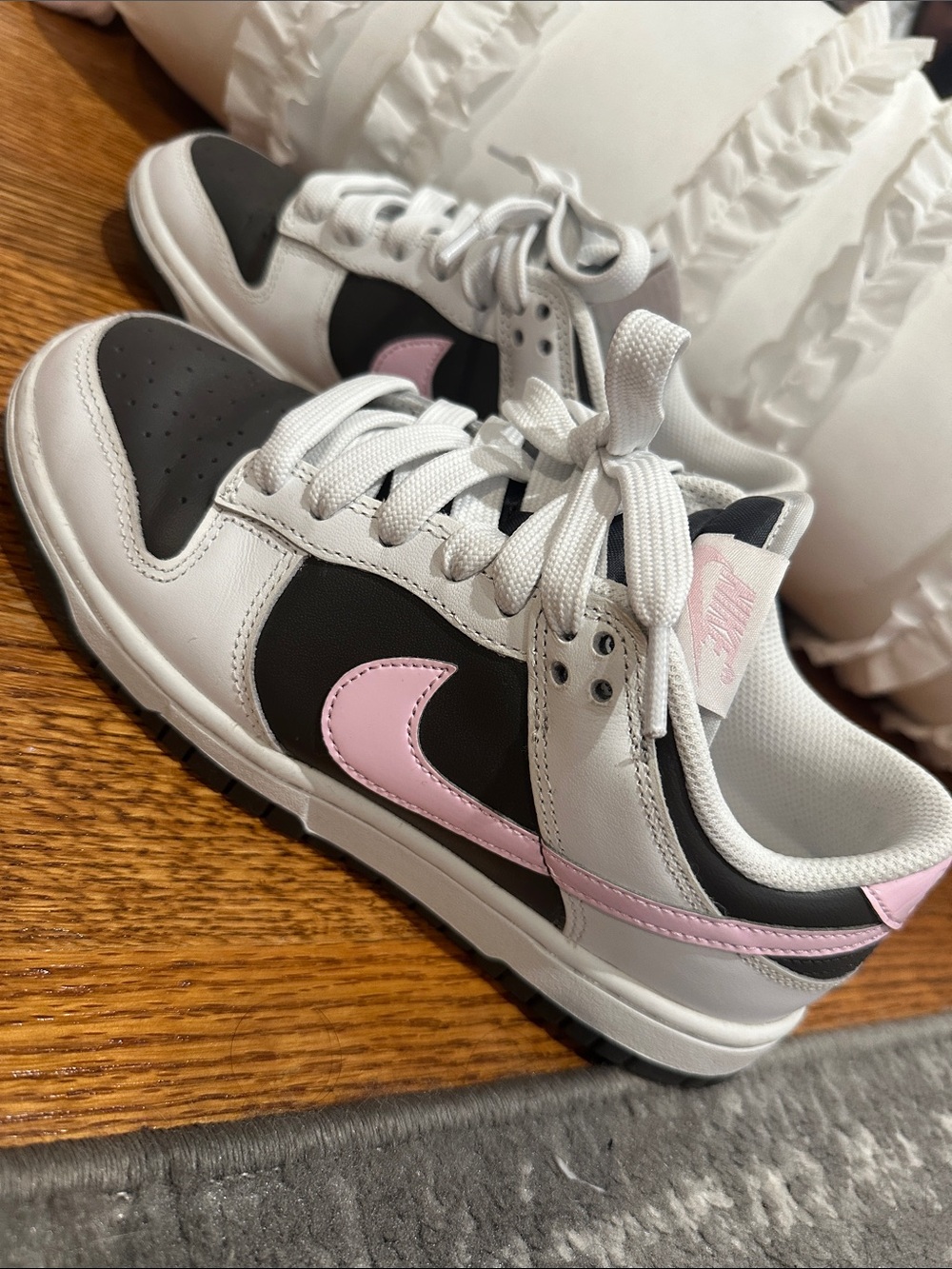 Nike Kids Low-Top Sneakers in White, Brown & Pink